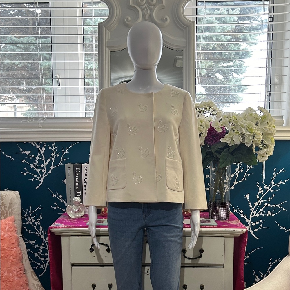 ELEGANT, Women's Cream blazer with gorgeous handmade detailed SWANS in front. - Picture 4 of 14